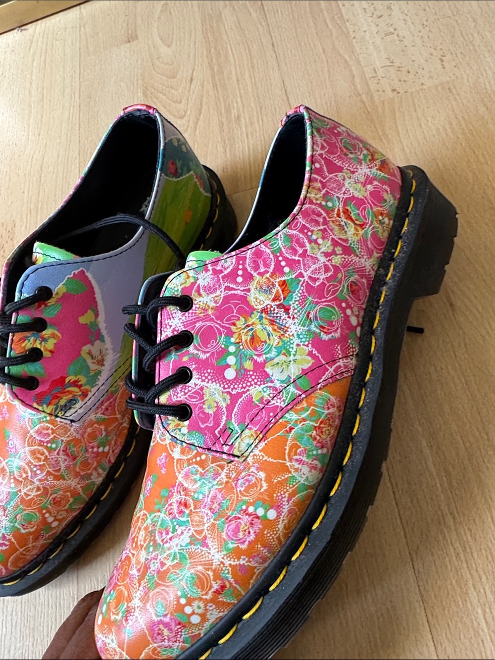 Dr. Martens DAZE SMITHS Shoes - Picture 3 of 8